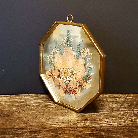 Octagonal Gold Frame with Floral Art - Picture 3 of 3